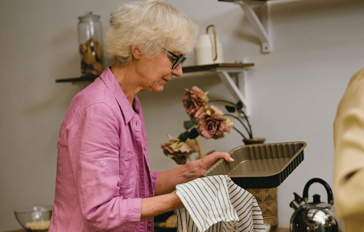 3 Ways to Help an Older Loved One With Spring Cleaning